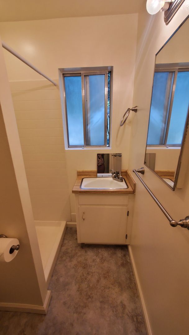 Building Photo - 2 Bedroom 1 Bath Duplex In Sierra Village With Trash & Water Included!!!