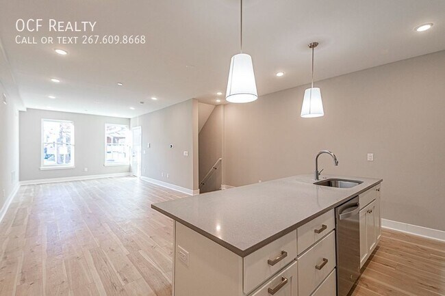 Building Photo - 715 S 51st St