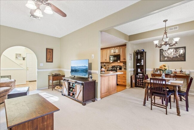 Building Photo - ATTRACTIVE AND BRIGHT LUXURY TOWNHOME IN W...