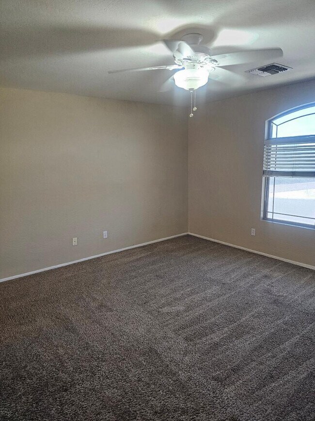 Building Photo - 586 W Cobblestone Ct