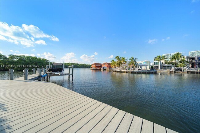 Building Photo - 429 Poinciana Island Dr