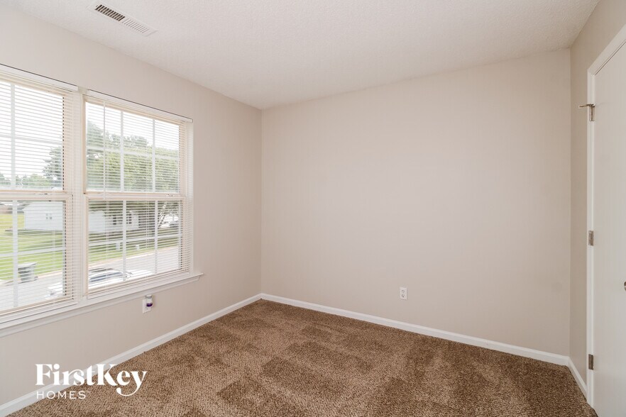 Building Photo - 4230 Fairwood Dr