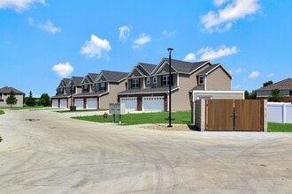 Building Photo - 1206 Heather Dr
