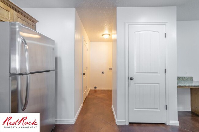 Building Photo - 2801 E 450 N