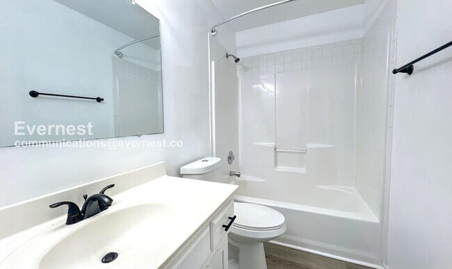 Building Photo - 928 SE 12 Terrace