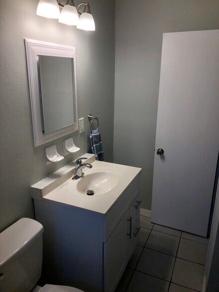 Building Photo - 9803 N Aster Ave