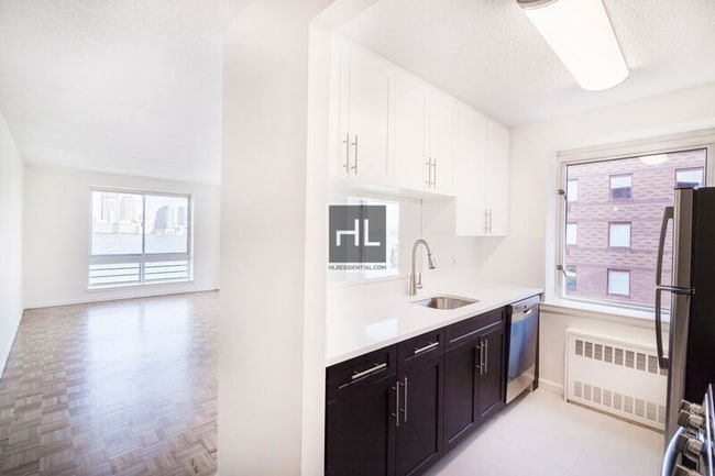 Building Photo - Battery Place