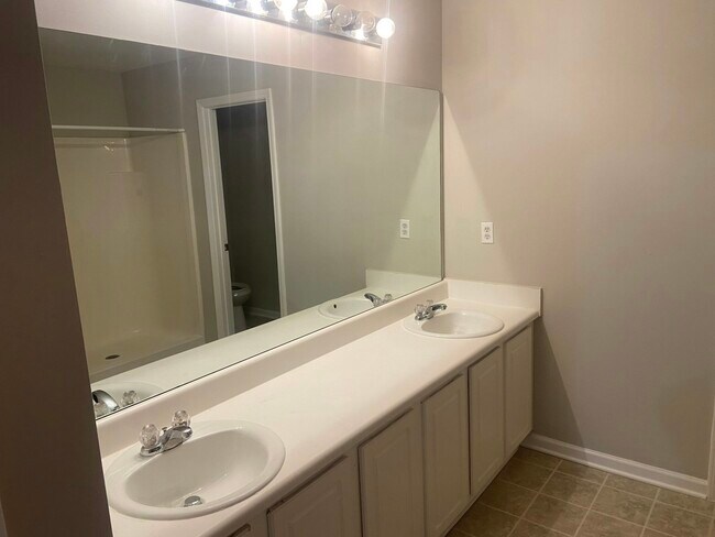 Building Photo - 7092 Walton Hl