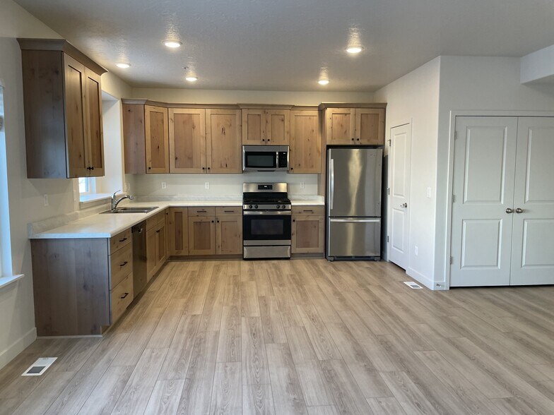 Building Photo - 4209 W Flight Park Ct