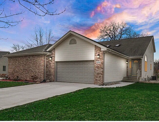 Building Photo - 6708 Tanager St