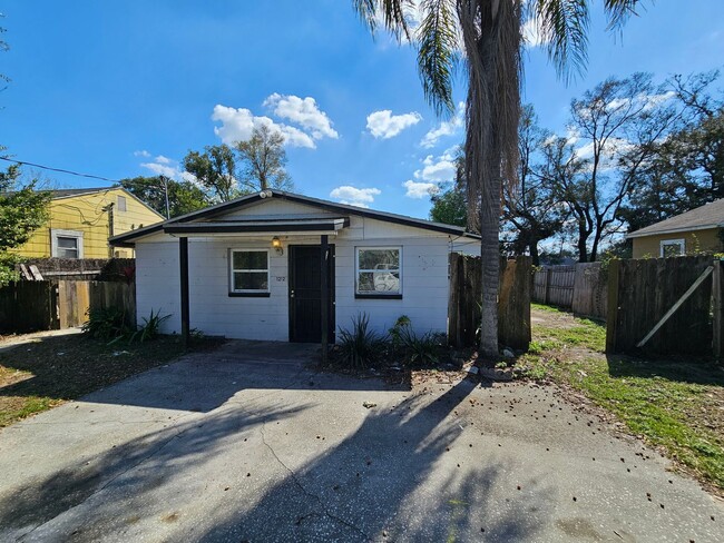 Primary Photo - AWESOME DEAL 3 Bedroom |1 Bath HOUSE !