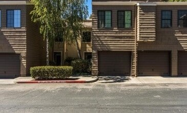 Building Photo - Gorgeous Two-Bedroom Condo with Golf Course Views in San Ramon!