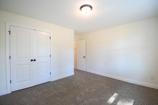 Building Photo - Beautiful 3 Bedroom + Flex Room in Gated Community of Mimosa Bay