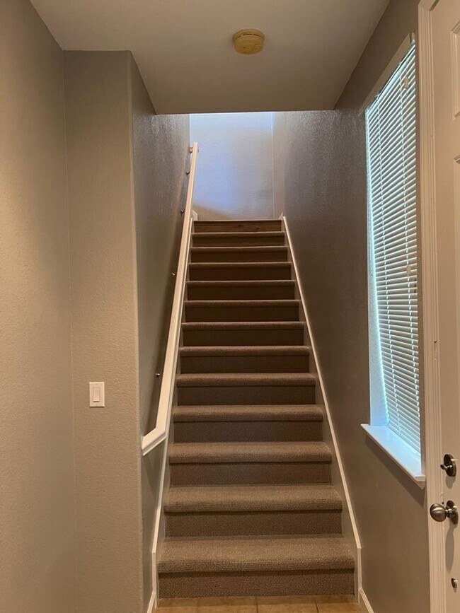 Building Photo - 427 Anchor Ln