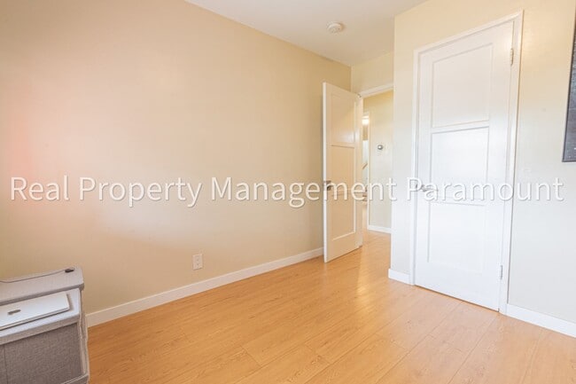 Building Photo - Modern, Eco-Friendly 4BR Home with Views i...