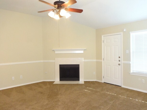 Building Photo - 1819 Manor Dr