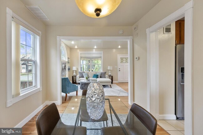 Building Photo - 2231 Otis St NE