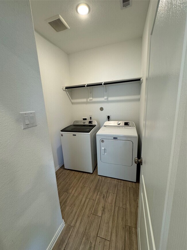 Building Photo - 31303 Whitfield Ct