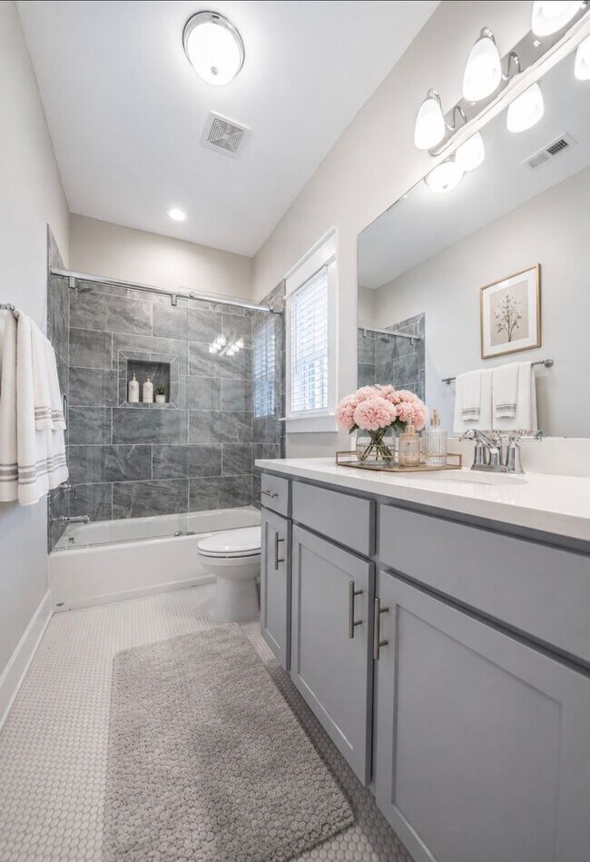 Building Photo - Beautiful home in prime Vestavia Hills location!