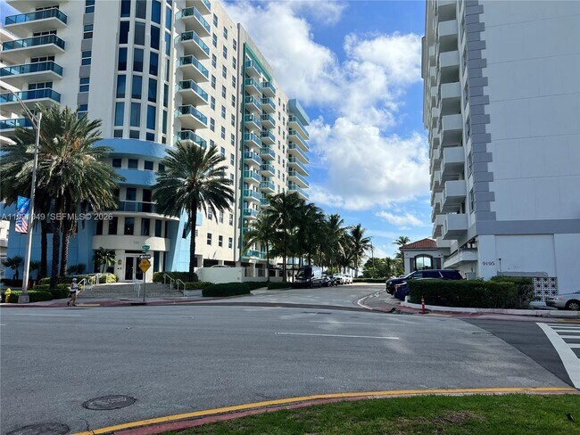 Building Photo - 9172 Collins Ave