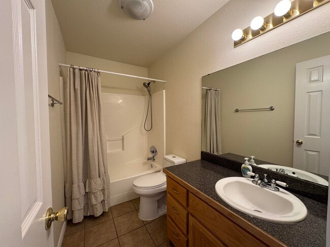 Building Photo - 123 La Paloma Dr