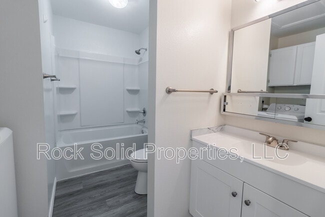 Building Photo - 1203 Crook Ave