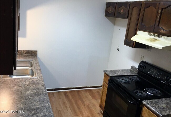 Building Photo - 106 Rue Royale Rue