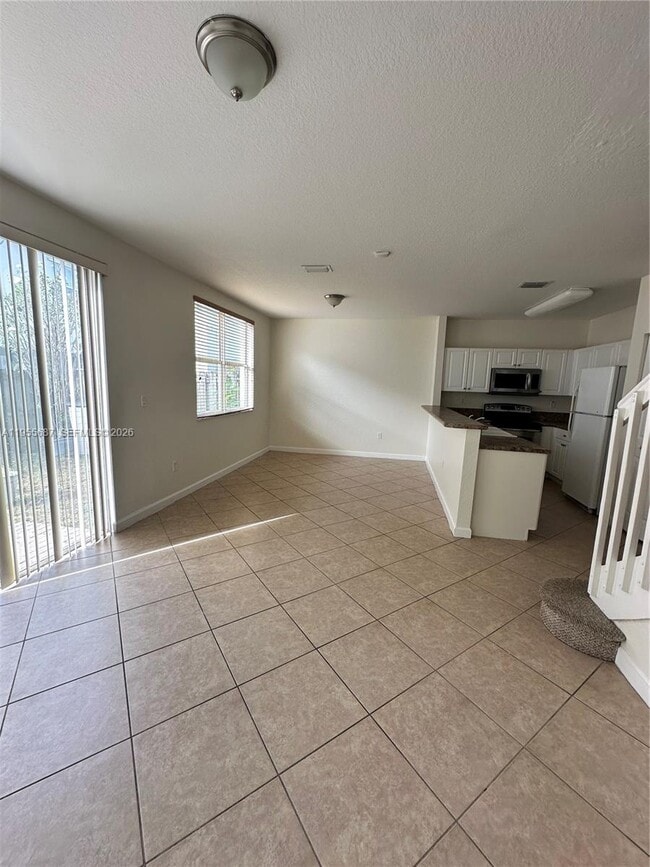 Building Photo - 1018 NE 42nd Ave