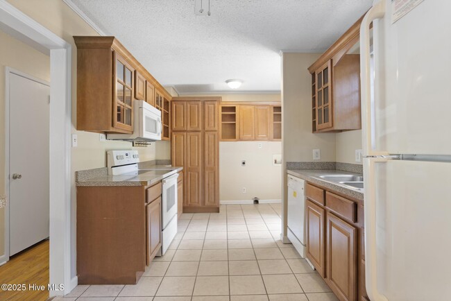 Building Photo - 404 Dogwood Ln