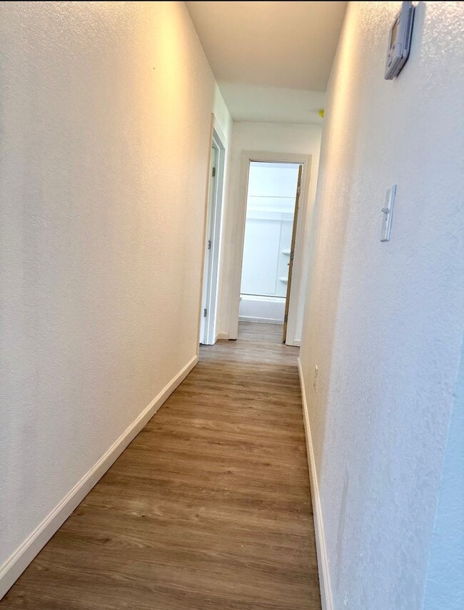 Building Photo - Like new!  3/2/2 Country Aire Estates