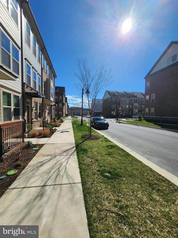 Building Photo - 140 Stowe Dr