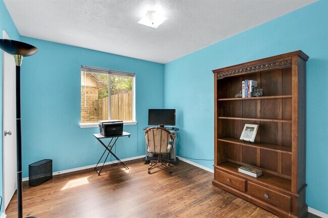 Building Photo - 7310 Echo Pines Dr