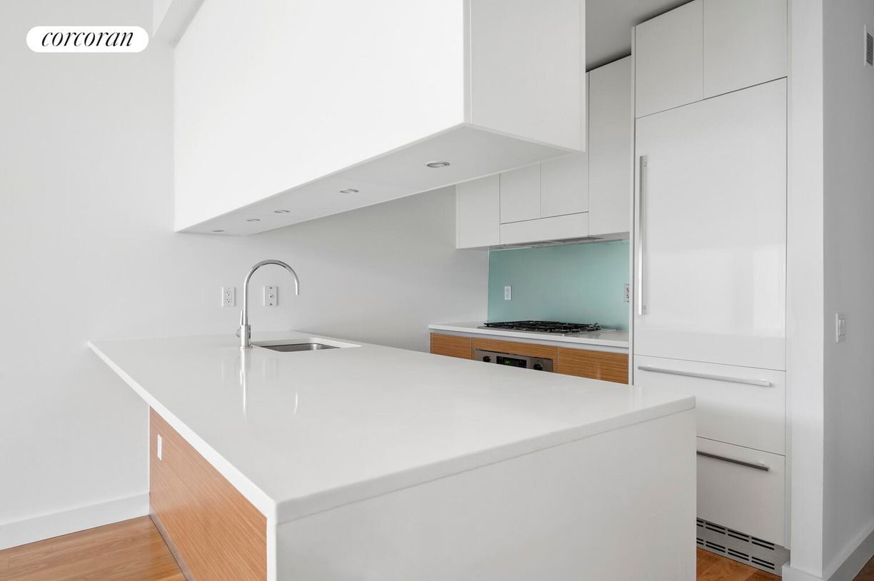 Building Photo - 555 W 59th St
