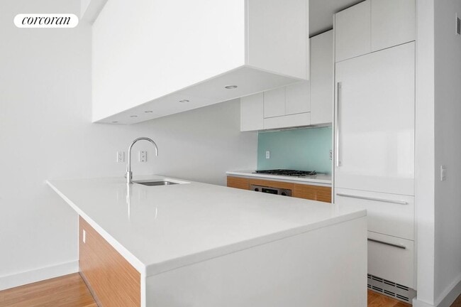 Building Photo - 555 W 59th St
