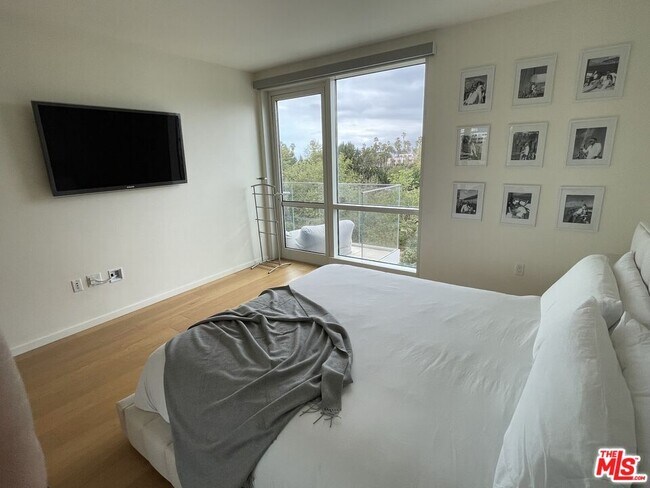 Building Photo - 1705-1725 Ocean Ave