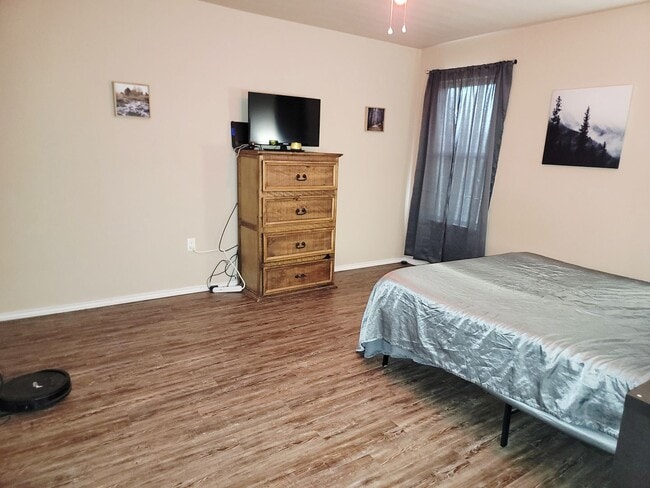 Building Photo - HALF OFF First Month!! Super cute 3/2/1 in...