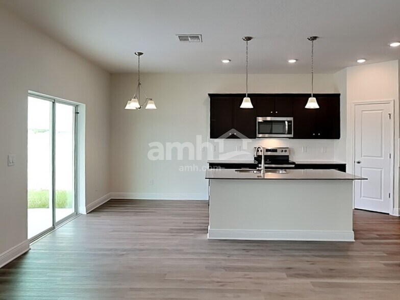 Building Photo - 1045 Heavenly Dr