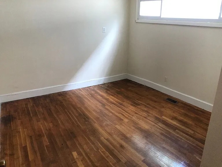 Building Photo - 525 26th St