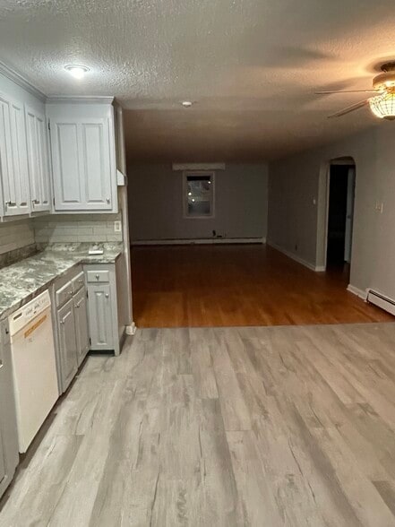 Building Photo - 34 N Elmhurst Ave