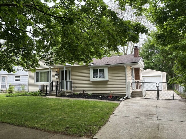 Primary Photo - Chelsea Downtown Area 3-bedroom Ranch