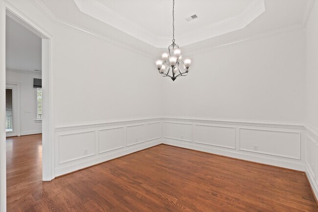 Building Photo - 213 Yellow Jasmine Dr