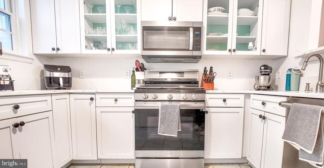 Building Photo - 434 Catharine St