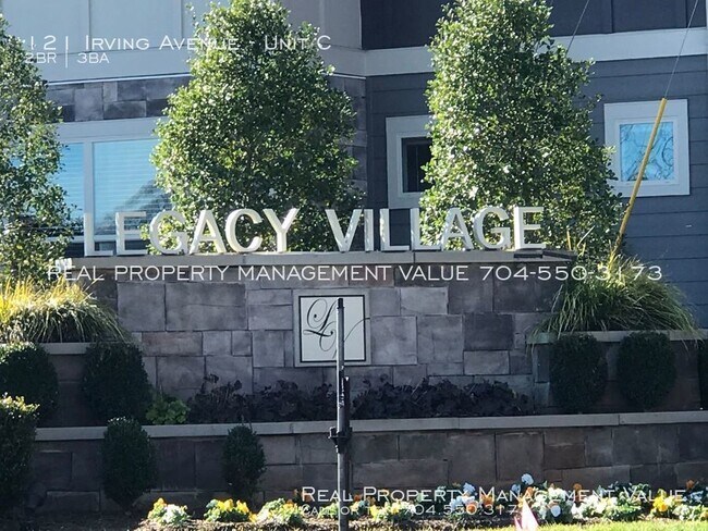 Building Photo - Two Bedroom Townhome in Legacy Village