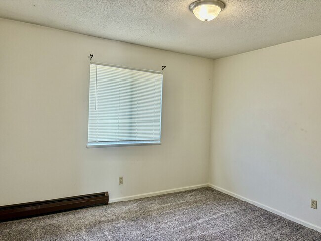 Building Photo - 1153 Country Ln