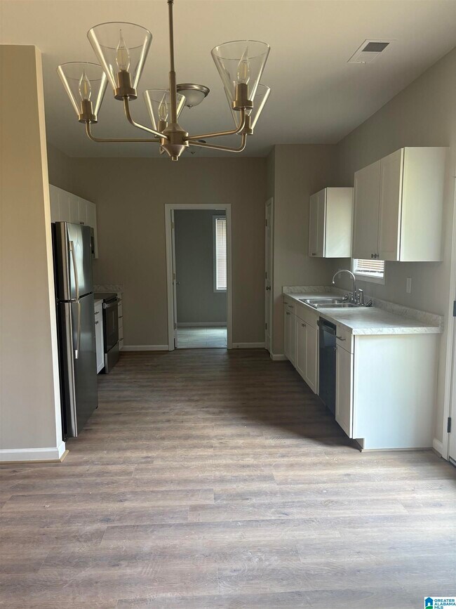 Building Photo - 1107 Cherry Cir