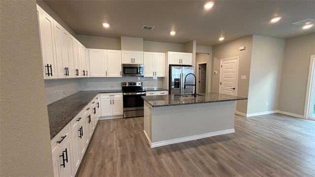 Building Photo - 709 16th St