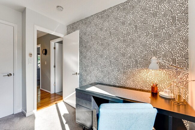 Building Photo - 725 35th St