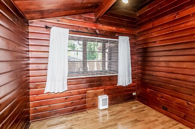 Building Photo - Charming Enatai Craftsman Near Lake Washington – 3BR/2BA- AVAILABLE NOW!