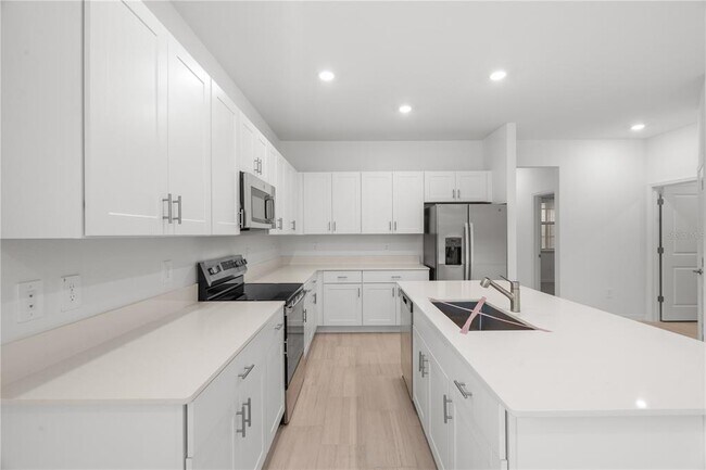 Building Photo - 18170 Pleasantview Blvd