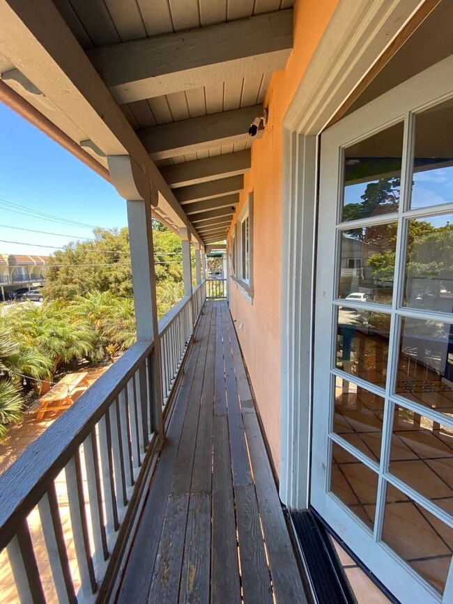 Building Photo - 6636 Del Playa Dr